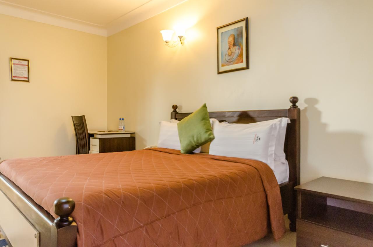 Marie'S Royale Hotel Kampala Bagian luar foto